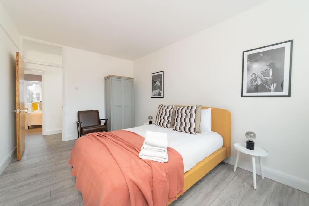 Two Bedroom Apartment By Buonomo Stays Short Lets & Serviced Accommodation In Balham With Balcony Londres Exterior foto