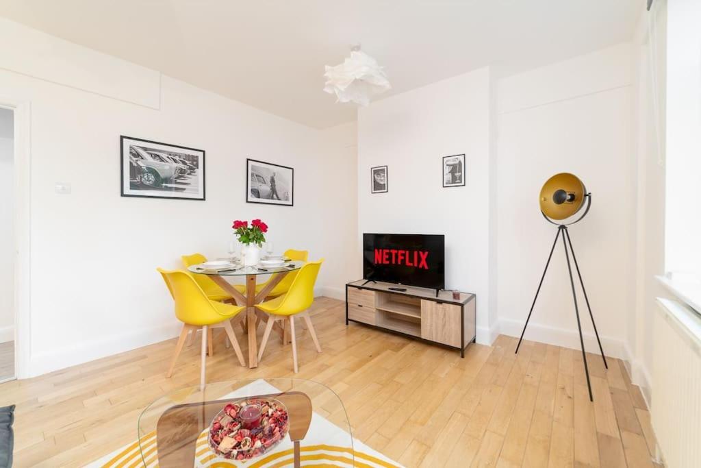 Two Bedroom Apartment By Buonomo Stays Short Lets & Serviced Accommodation In Balham With Balcony Londres Exterior foto