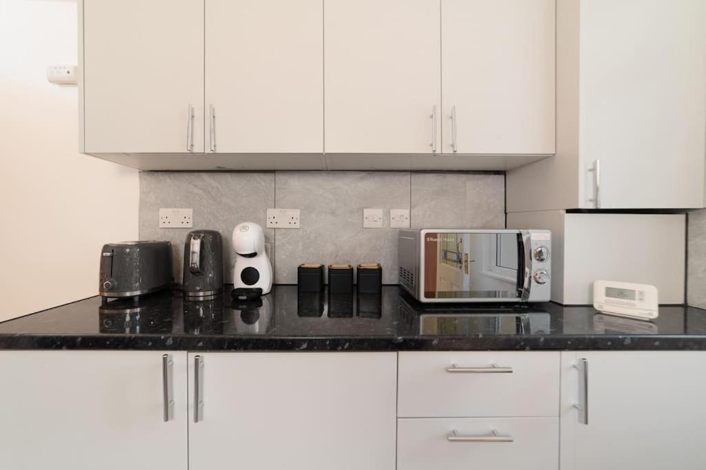 Two Bedroom Apartment By Buonomo Stays Short Lets & Serviced Accommodation In Balham With Balcony Londres Exterior foto