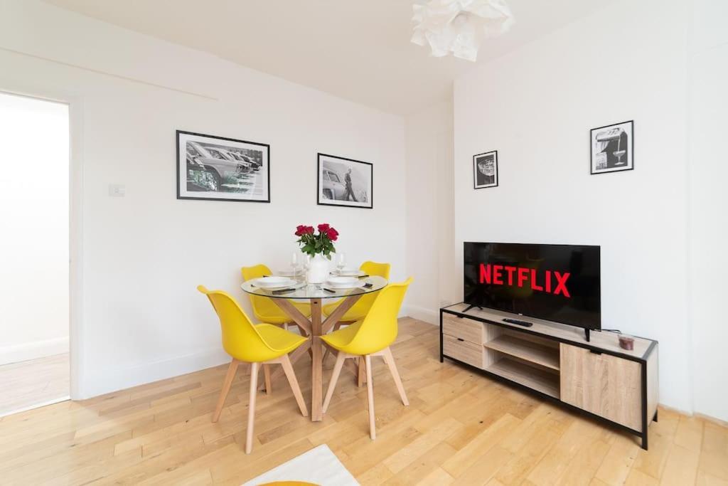 Two Bedroom Apartment By Buonomo Stays Short Lets & Serviced Accommodation In Balham With Balcony Londres Exterior foto