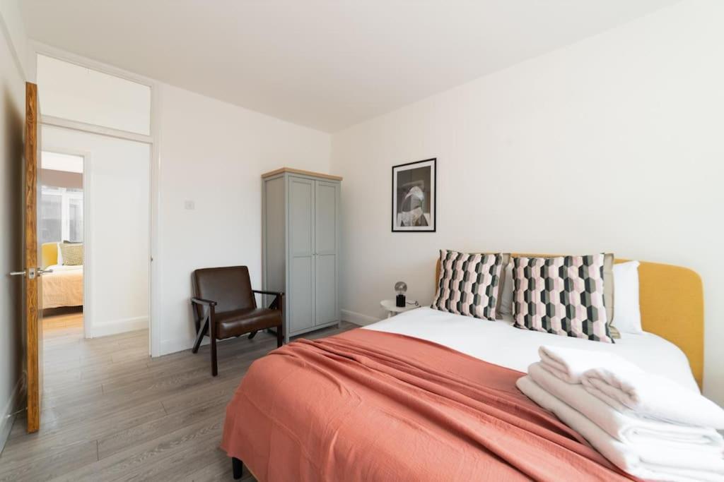 Two Bedroom Apartment By Buonomo Stays Short Lets & Serviced Accommodation In Balham With Balcony Londres Exterior foto
